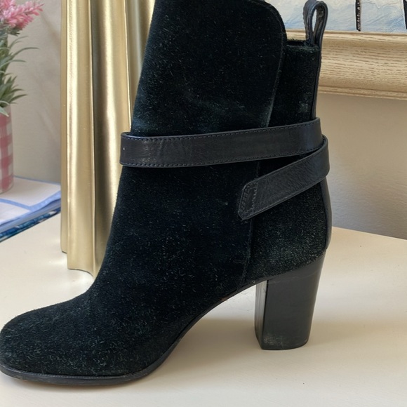 Tory Burch Robynne Suede Heeled Bootie Ladies Size 6 Designer - Picture 7 of 9